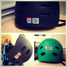 Load image into Gallery viewer, Klistermärken med In Case of Emergency (ICE) information (2 st)